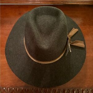 🌺NWOT Wyeth Dark Green/Brownish in color Hat🌺